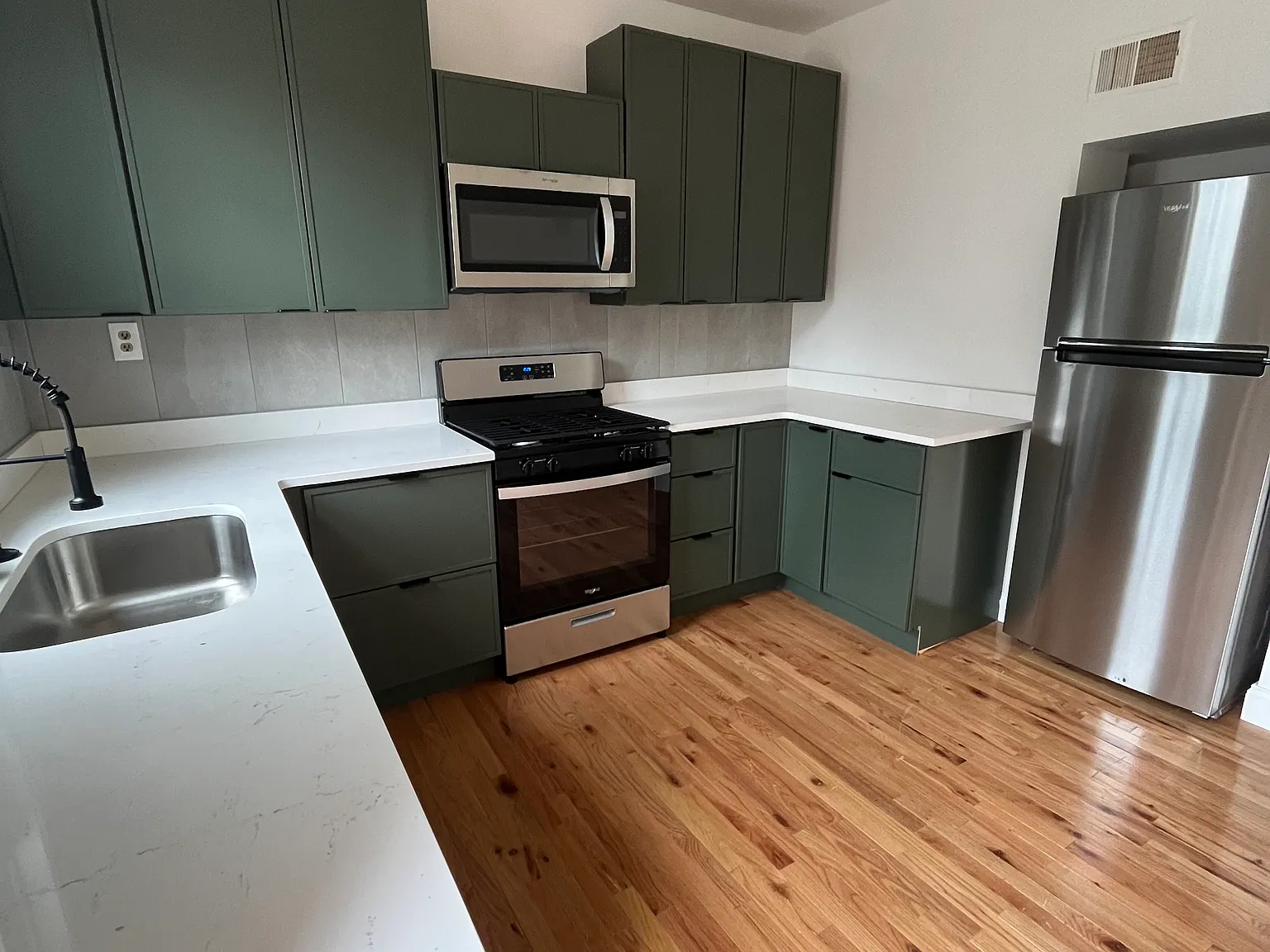 2 bed, 800 sqft, $1,395 — Photo 2