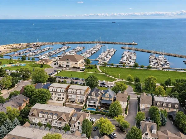 2369 Ontario St #26, Oakville, ON L6L 1A6