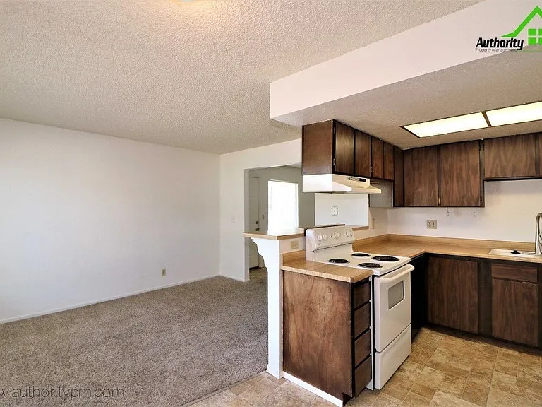 900 Jamieson Ct #4 — Photo 7