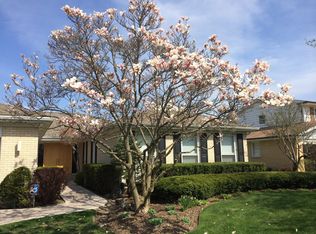 1755 W Summit Ct, Deerfield, IL