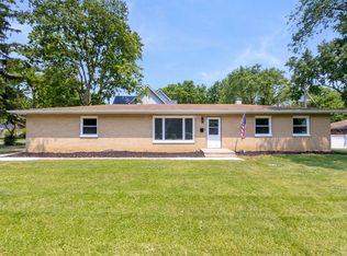 102 Pembroke Ave, Joliet, IL 60433