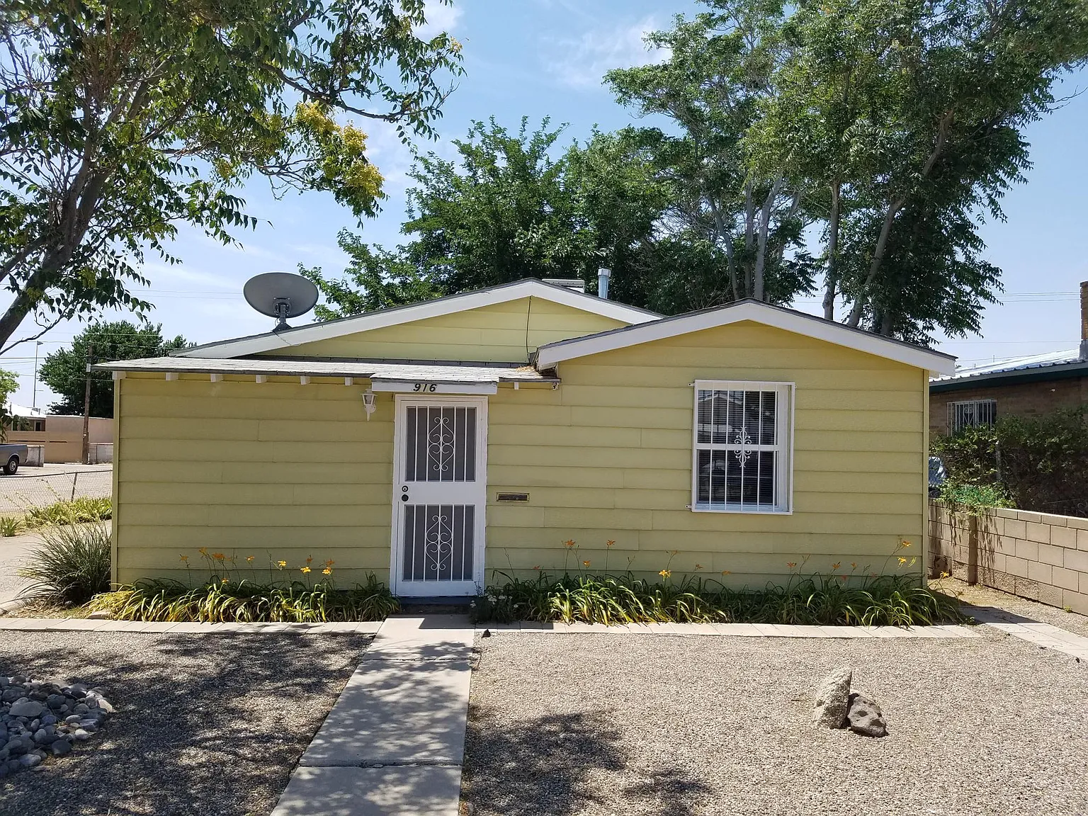 Iron Ave SW, Albuquerque — Photo 2