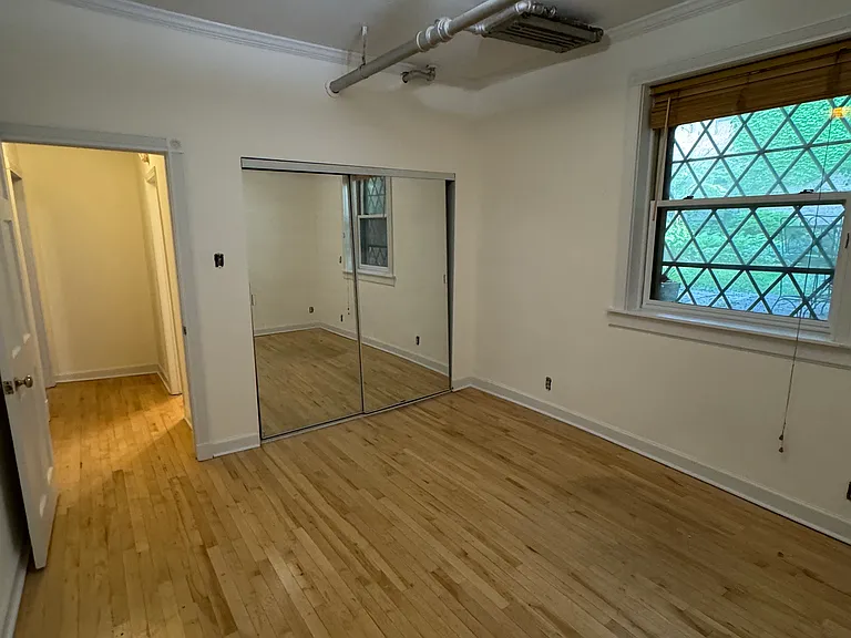 547 W Surf St #B — Photo 15
