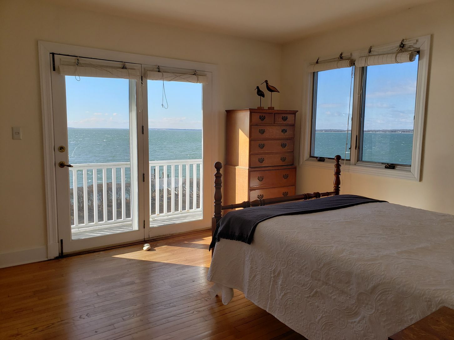  waterview guest room has doors to balcony