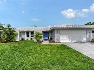 2852 Captiva Dr, Sarasota, FL 34231