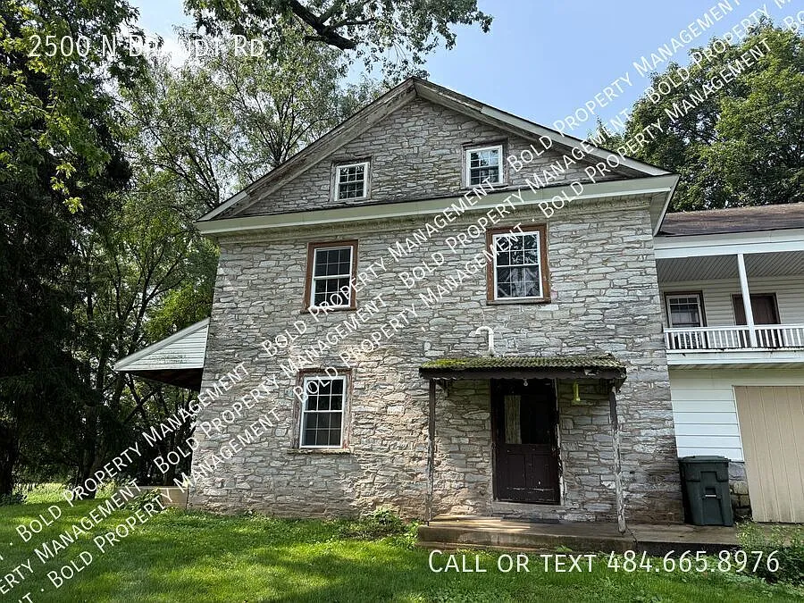 Annville 4 bedroom home w all utilities, lawncare & snow removal included — Photo 2