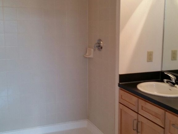 3rd image of 1021 Washington Ave Unit 404