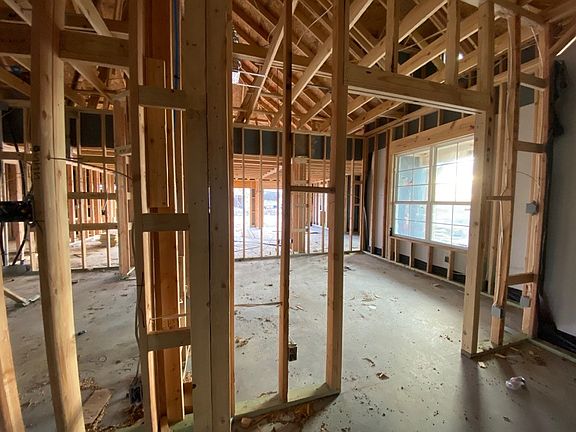 2nd image of 7008 Creekside Ln