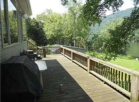 4th image of 361 Kanawha Falls Rd