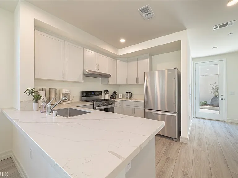 160 N New Ave #8 — Photo 9