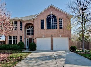 2000 Golden Oak Dr, Bedford, TX 76021