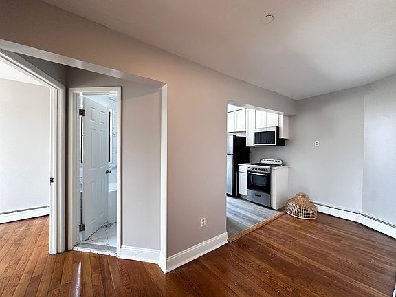 4th image of 207 Monticello Ave #11