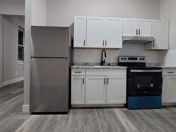 3rd image of 8 King St