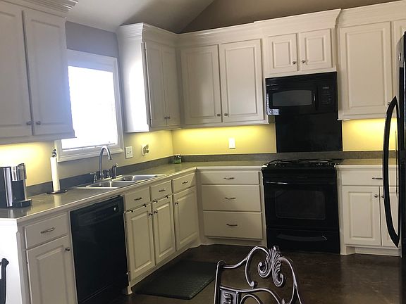 4th image of 941 Clubhouse Dr