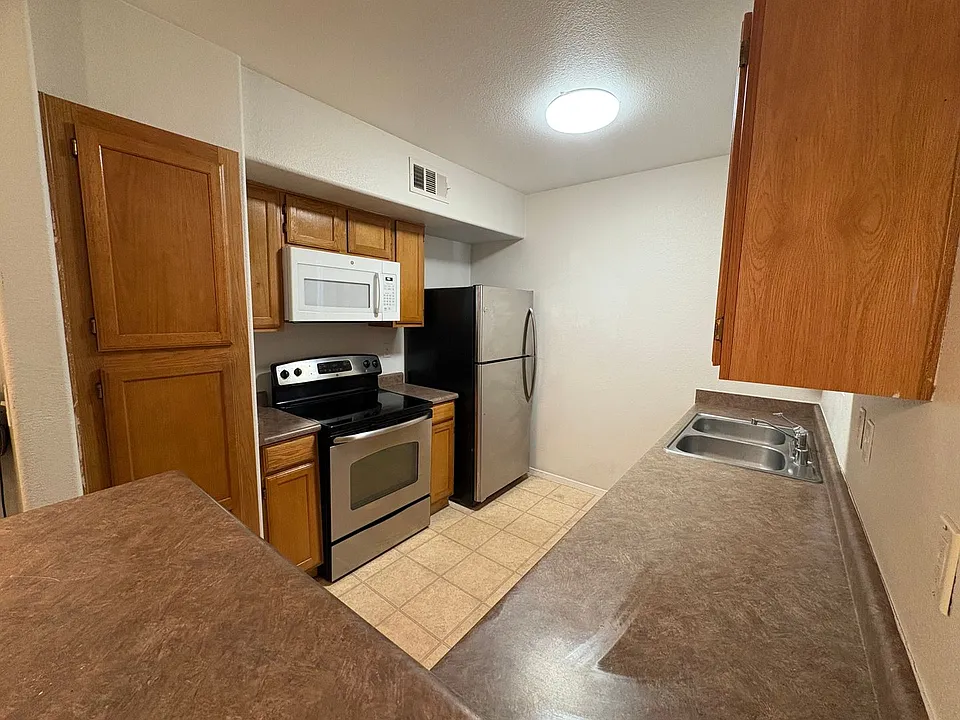 7255 W Sunset Rd #2023
