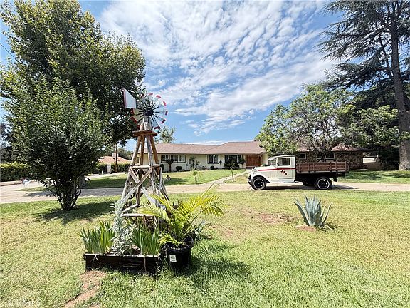 4th image of 9359 Avenida San Timoteo