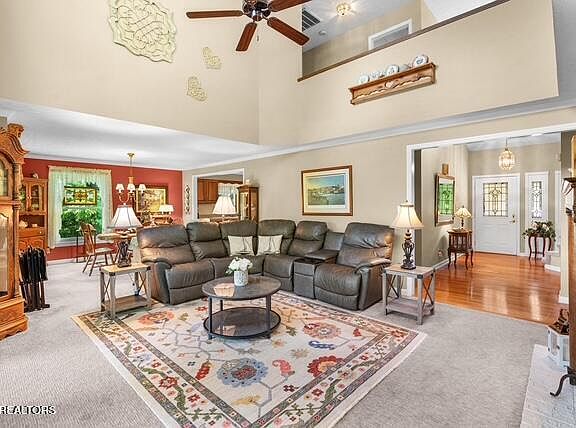5th image of 270 Lone Ridge Ln