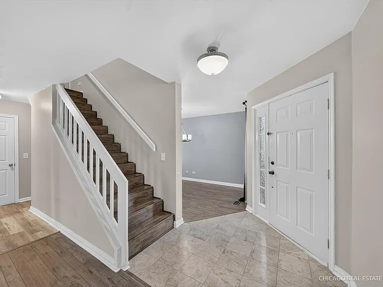 152 Brittany Dr — Photo 6