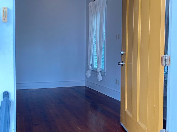 3rd image of 547 Philip St