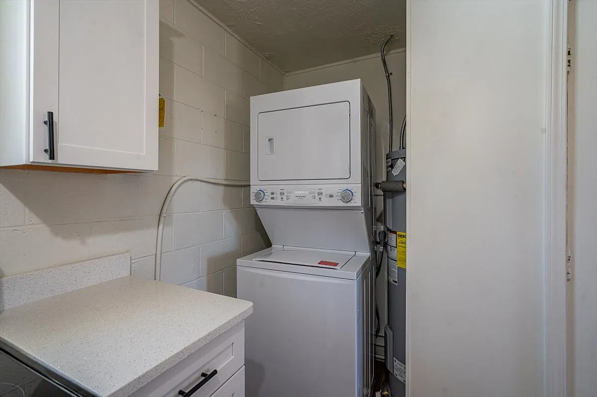 410 S Columbia St — Photo 2