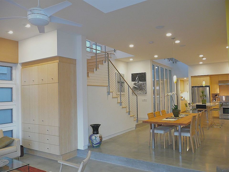 2nd image of 448 31st St