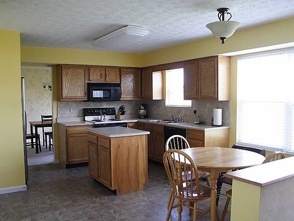 Eat-in Kitchen