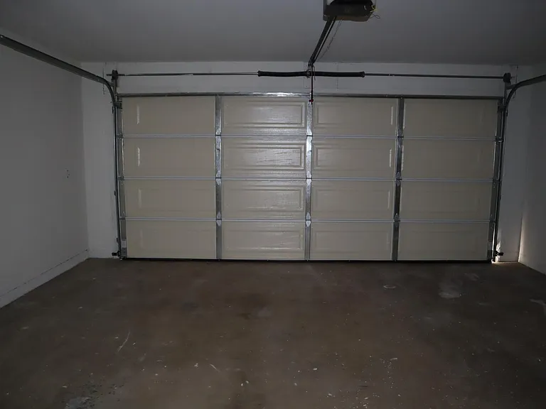 4240 W Hatcher Rd — Photo 34
