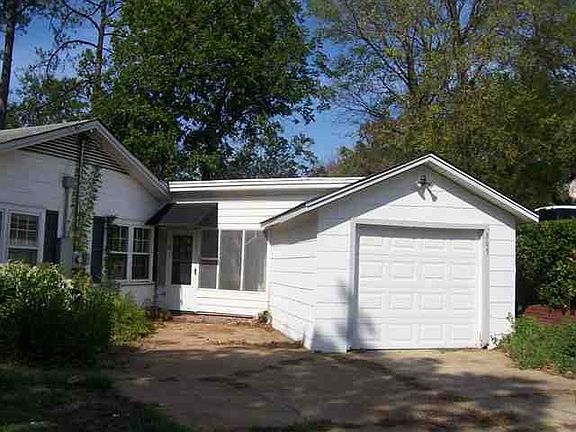 2nd image of 305 N Cotton St