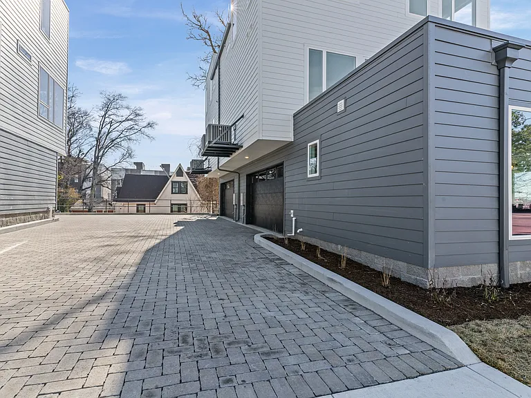 1729 Simpkins St — Photo 35