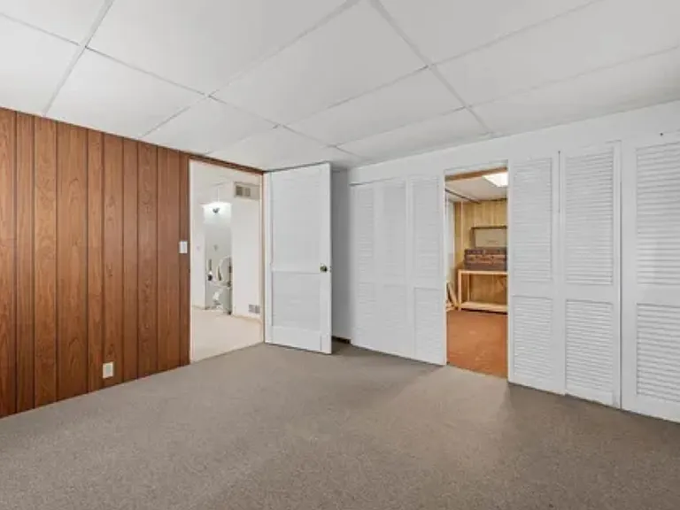59 Fleetwood Rd NW — Photo 35