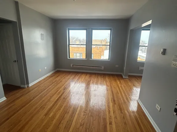 2207 E 75th St APT 3I, Chicago, IL 60649