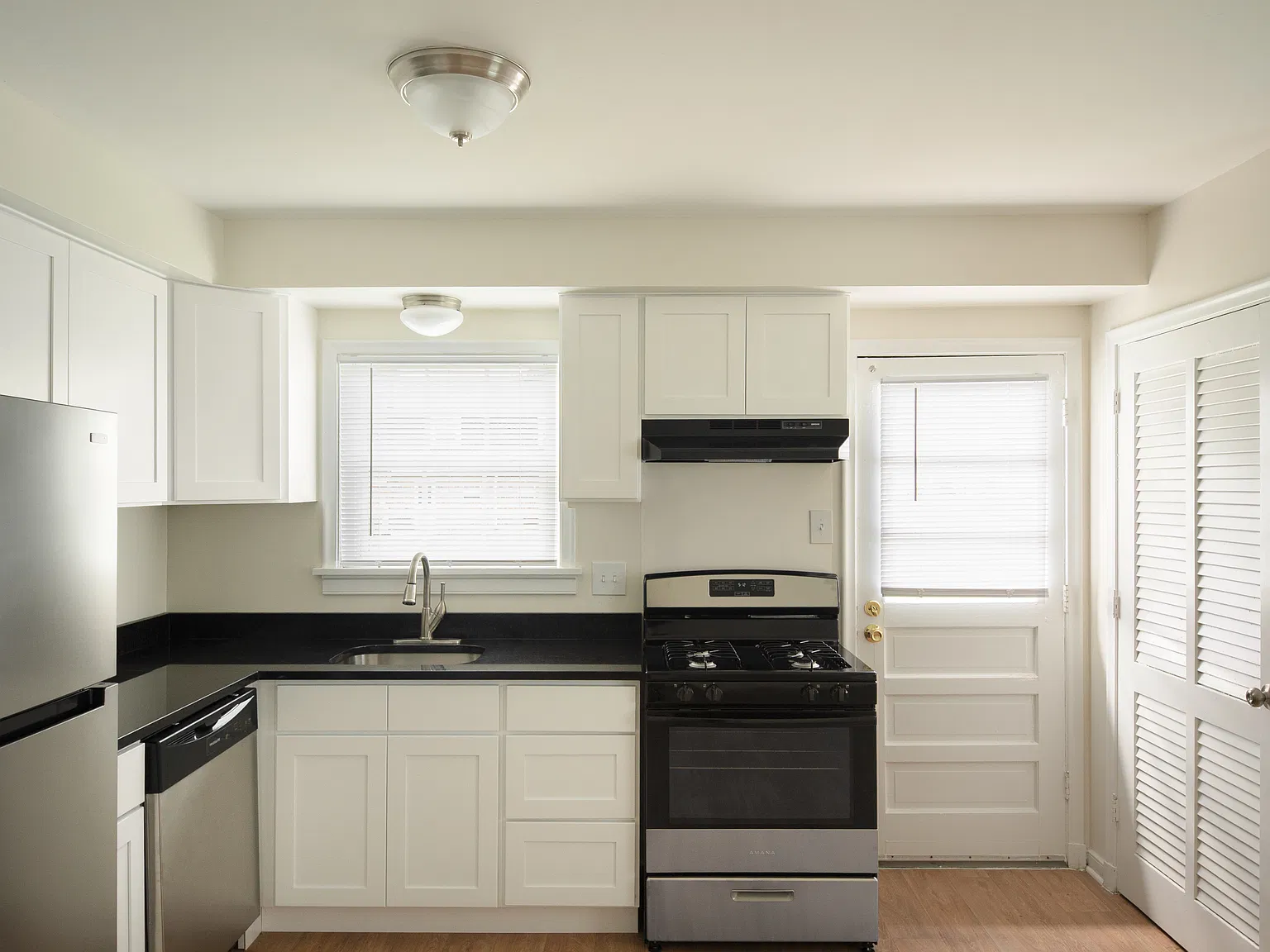 Meadowbrook Apartments — Photo 3