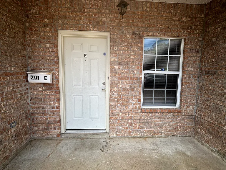 201 Powell Dr #E — Photo 19