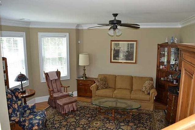 2nd image of 509 W 2nd St