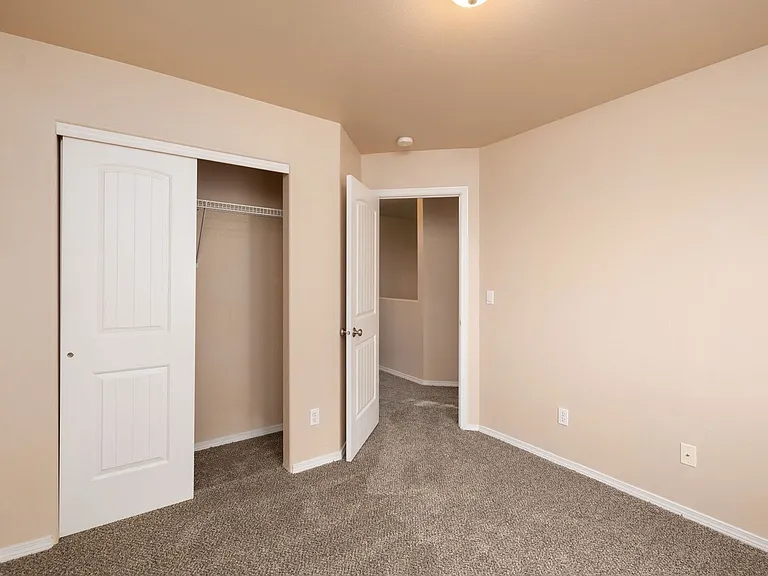 326 S Thierman Rd — Photo 28
