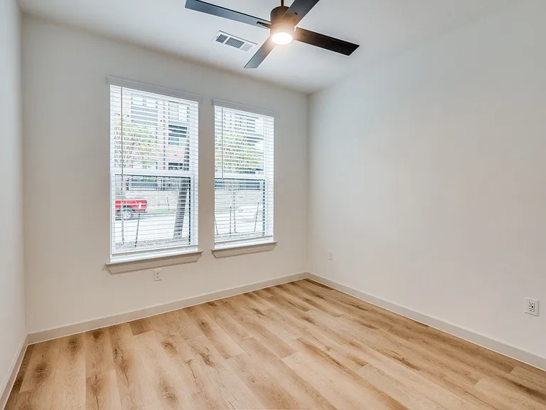 Burnett Lofts at Bishop Ridge — Photo 19