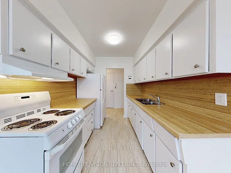 9901 Yonge St #4 — Photo 15