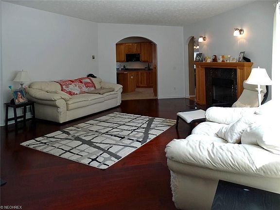 4th image of 420 Crestwood Dr