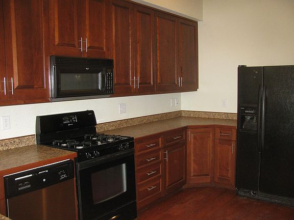 4th image of 3636 N Marion St