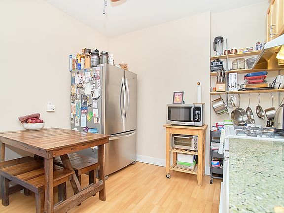 5th image of 333 4th St APT 1F