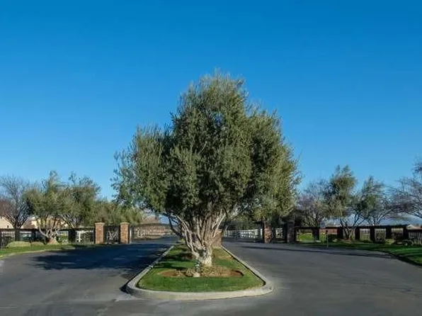 12499 E Sussex Way, Sanger, CA 93657