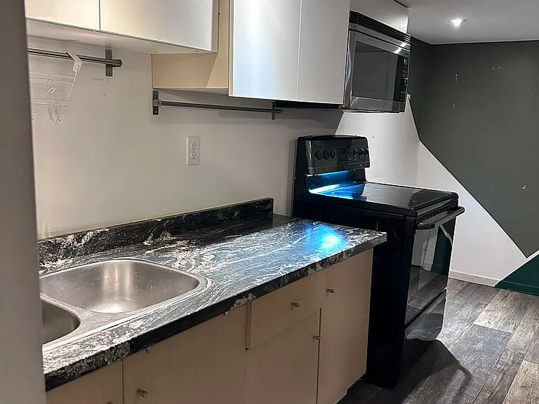 40 Montye Ave #BASEMENT — Photo 3