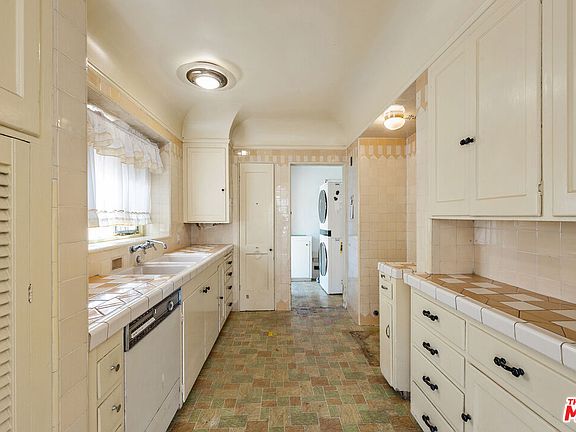 5th image of 3931 Sutro Ave