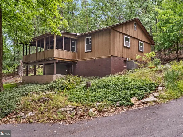 964 Valley View Rd, Harpers Ferry, WV 25425