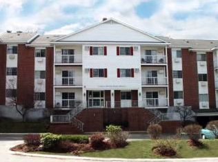 490 N River Rd APT 3, Manchester, NH 03104
