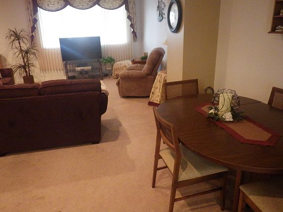 4th image of 224 S Vine St