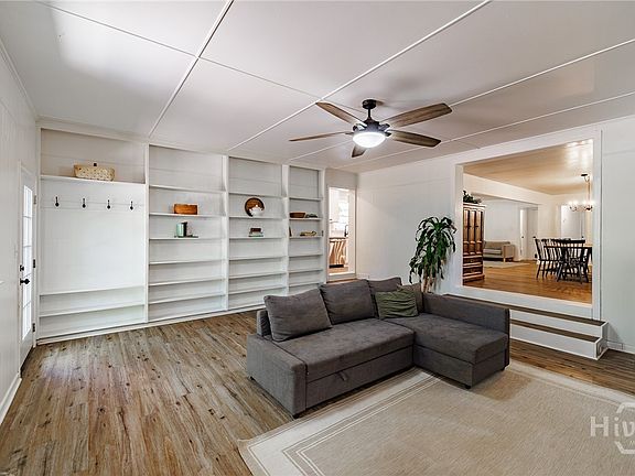 5th image of 1070 Sunnyside Drive
