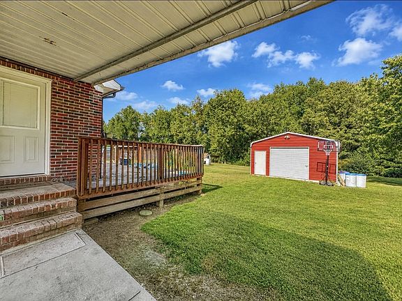 3rd image of 423 Eagle Creek Rd