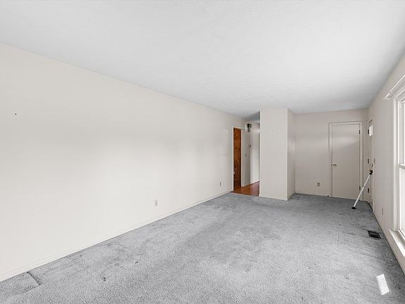 5th image of 107 Ayr Pkwy