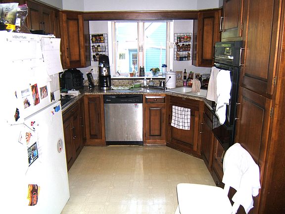 5th image of 2583 S Superior St #2583A
